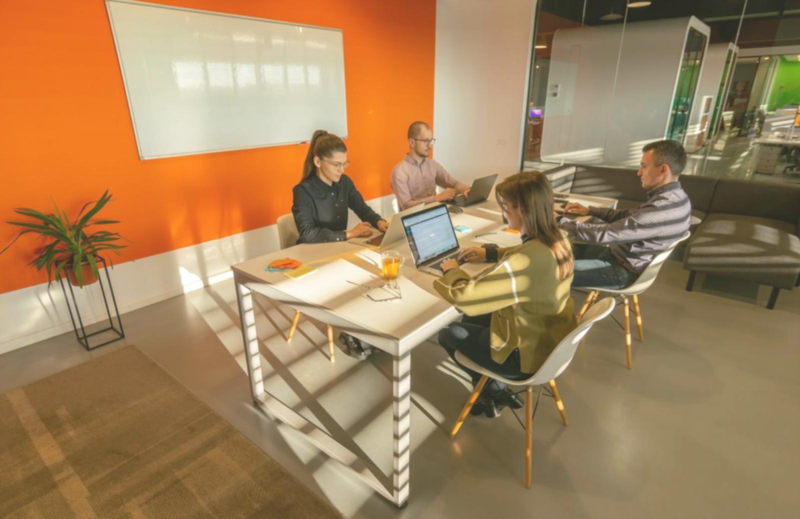 Collaborative learning environment with peer programming sessions